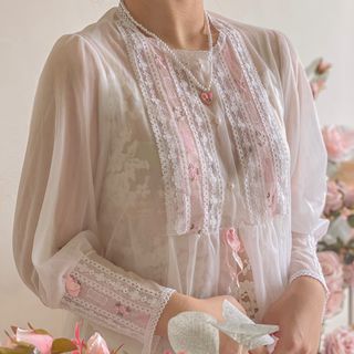 (Category: ) located in . Submitted by violettewears (Listing ID 1223103506, Image 1). Description: .