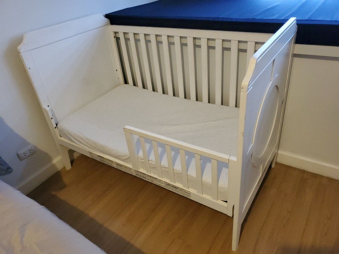 DaVinci Baby Poppy Regency 3in1 Convertible Crib with Toddler Bed