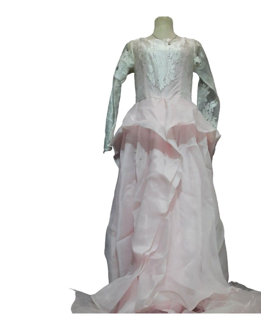 Disney princess pink gown (Category: Evening dresses & gowns) located in Quezon City. Submitted by janelle114 (Listing ID 1185017372, Image 1). Description: Size Medium to large bought in Bahrain for 20BHD/2500PHP now selling for 800php Used once or twice. As good as new. Body Length - 50 inches Arm's length - 25 inches Breast size - 17 inches (d15).