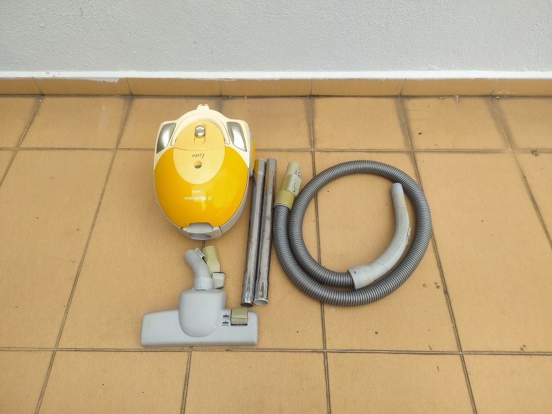Electrolux Listo Vacuum Cleaner 1500W, TV & Home Appliances, Vacuum