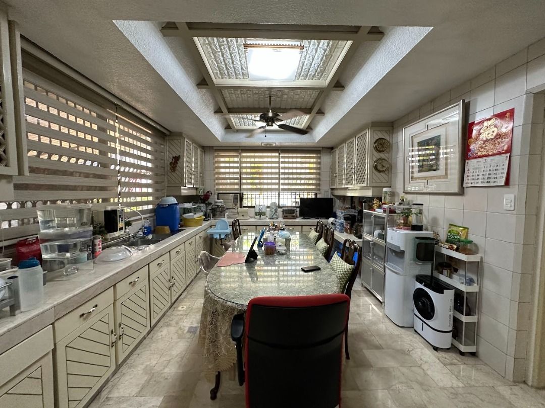 GREENMEADOWS QC Old House and Lot DIRECT BUYER ONLY, Property, For Sale