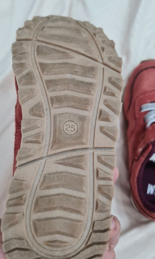 H&M shoes for kids (Category: Babies & Kids Fashion) located in Alaminos. Submitted by j.jpreloved (Listing ID 1223174226, Image 2). Description: H&M sneakers worn once only, like new size 25 outgrown unisex.