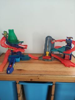 Hotwheels 2 piece set