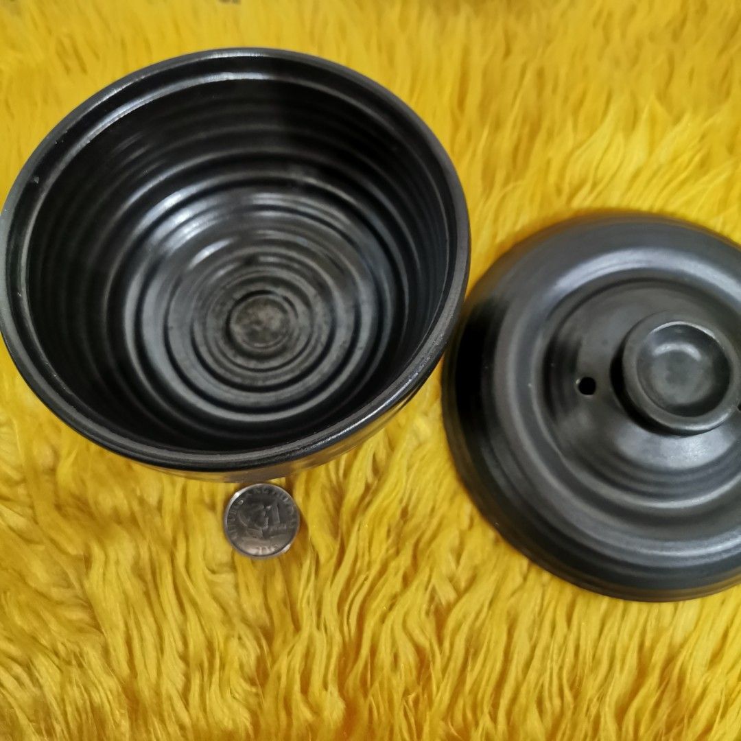 Japan easy microwaveable clay pot rice bowl (Category: Cookware & Accessories) located in Kawit. Submitted by thrift_nook (Listing ID 1223138022, Image 3). Description: .