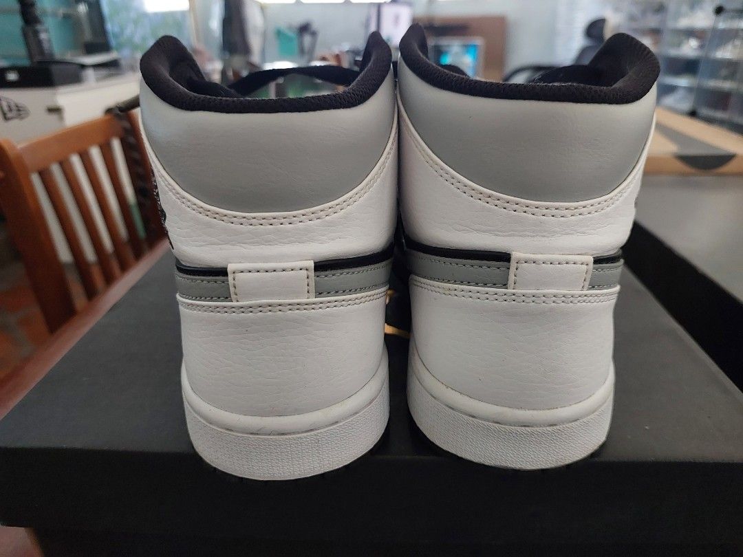 Jordan 1 Mid White Shadow (Category: Sneakers) located in Pasig City. Submitted by ej_13 (Listing ID 1223037695, Image 3). Description: 100% Legit Lightly Used nego.