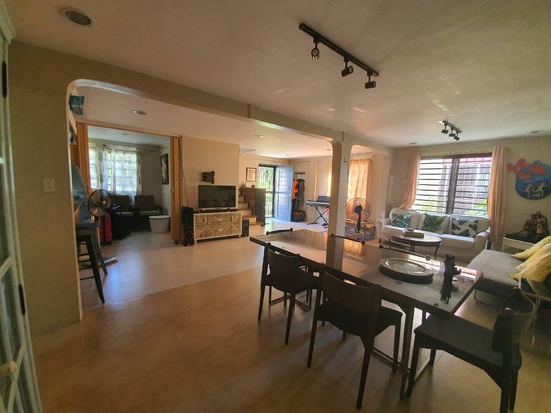 (Category: ) located in . Submitted by REMAXCapital (Listing ID 1223066488, Image 1). Description: .