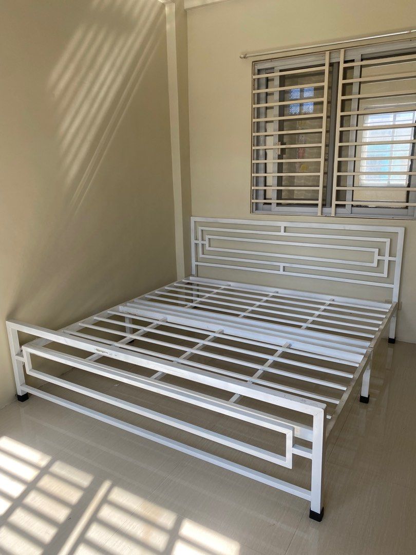 KING SIZE METAL BED FRAME/SPLIT TYPE on Carousell
