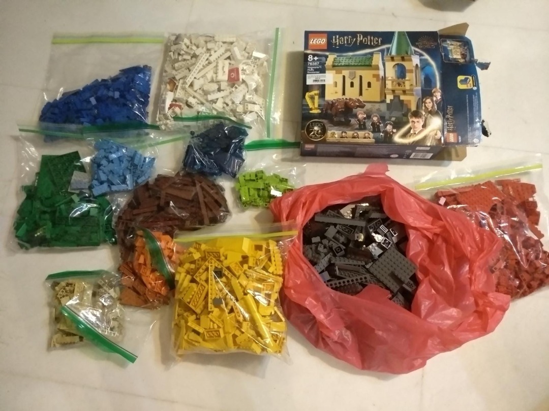 lego pieces probably 700 pieces or more Harry Potter secret chamber