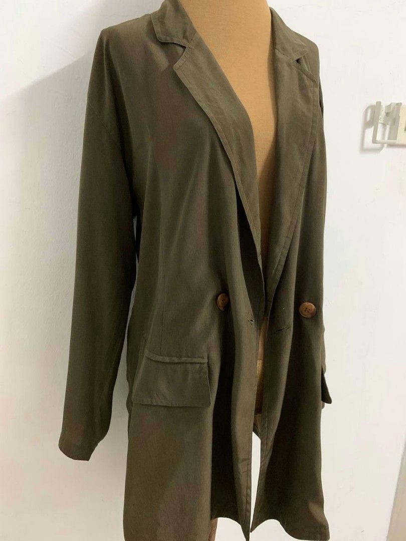 Light Jacket (Category: Coats, Jackets and Outerwear) located in Puchong. Submitted by ereen58 (Listing ID 1223190435, Image 2). Description: As Is selling ✅❣️ 📎 Shoulder 19" 📎 Bust/Pit 45" 📎 Length 32.5".