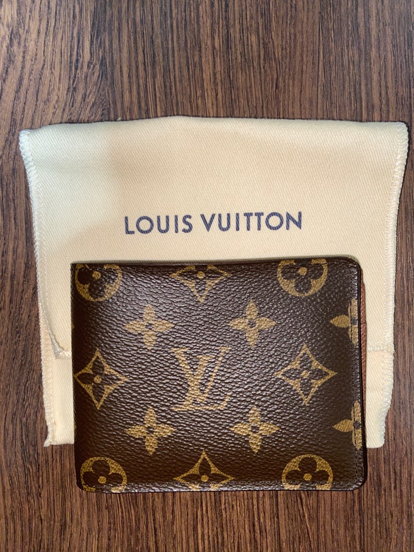 Louis Vuitton AMERIGO Men's Wallet, Men's Fashion, Watches & Accessories,  Wallets & Card Holders on Carousell