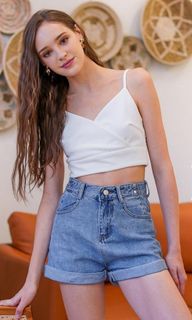 (Category: ) located in . Submitted by clearmywardrobemess (Listing ID 1223086088, Image 1). Description: .