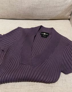 Low V-Neck Knitted Top