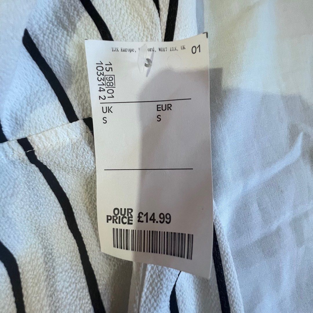 Luc-Ce Sleeveless Onesie - White (Category: Dresses) located in Imus. Submitted by adc007 (Listing ID 1223091012, Image 2). Description: 💯Original ✅ Brand New ✅ Excellent Condition ✅ W/ Tag ➡️ 350 php Brand: Luc-Ce Bust Width: 17.5 in Waist Width: 29 in Length: 45 in Message me for more pictures or for further inquiries. Would love to have my pre-loved items find a new home. Cheers!.