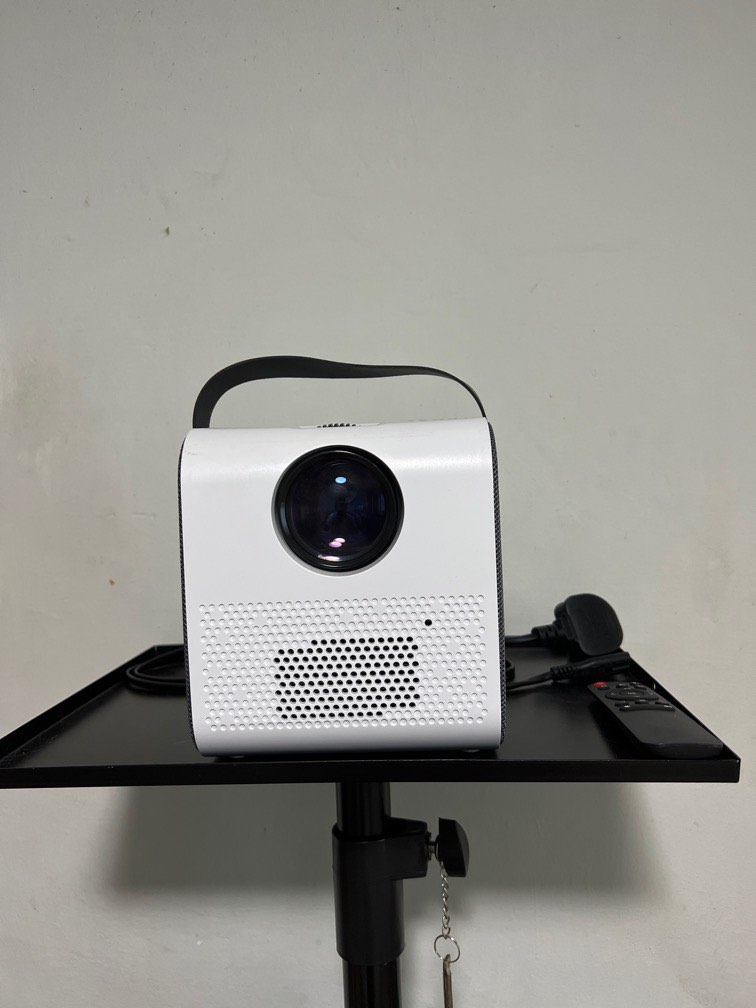 Lumos Ray Projector without the stand., TV & Home Appliances, TV