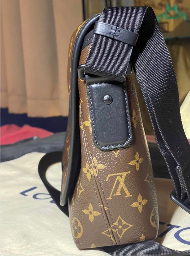 RRP 2200$ Men's Louis Vuitton Monogram Macassar District PM 8 Shoulder Bag