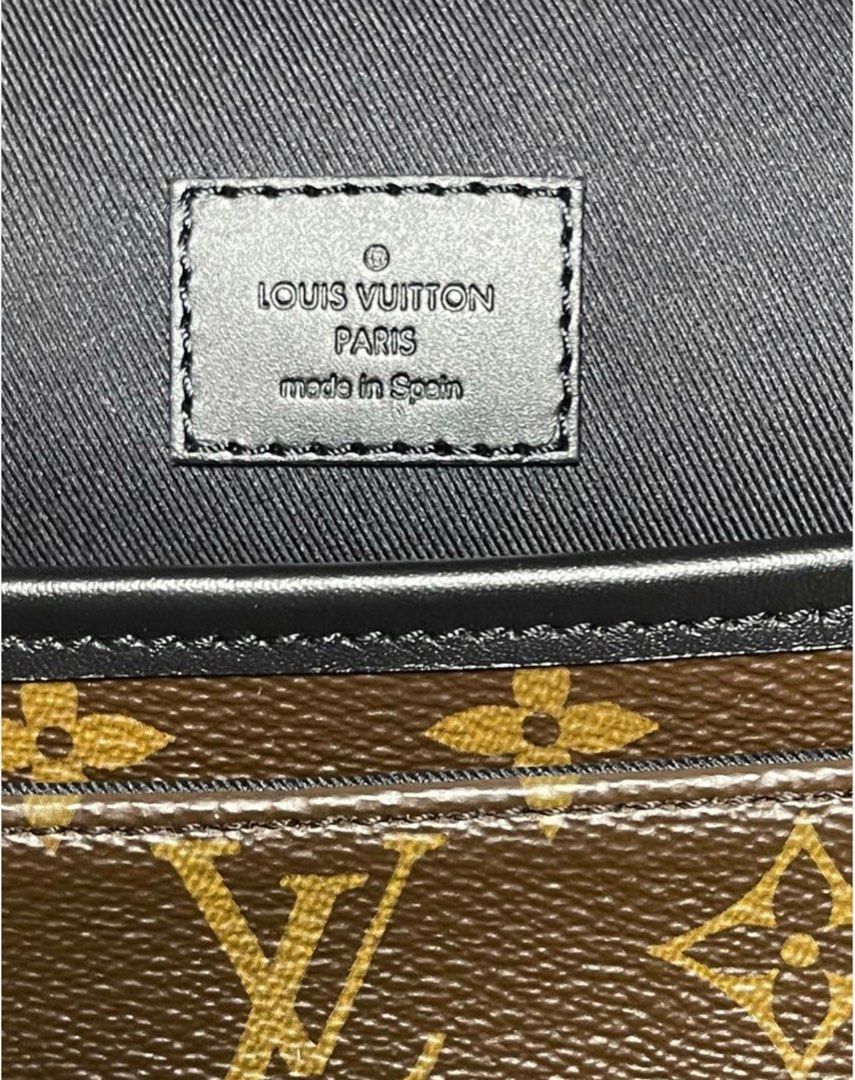 LOUIS VUITTON LOUIS VUITTON Magnetic Messenger Shoulder Bag M45557 Monogram  macassar Used men M45557