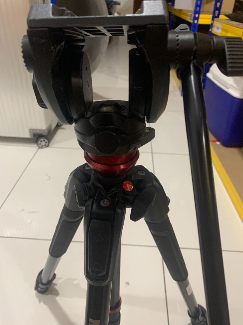 Manfrotto 500 Fluid Video Head With 190X Video Aluminum Tripod