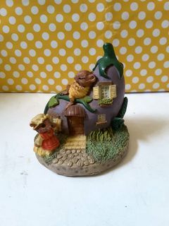 Mouse on house resin craft decor