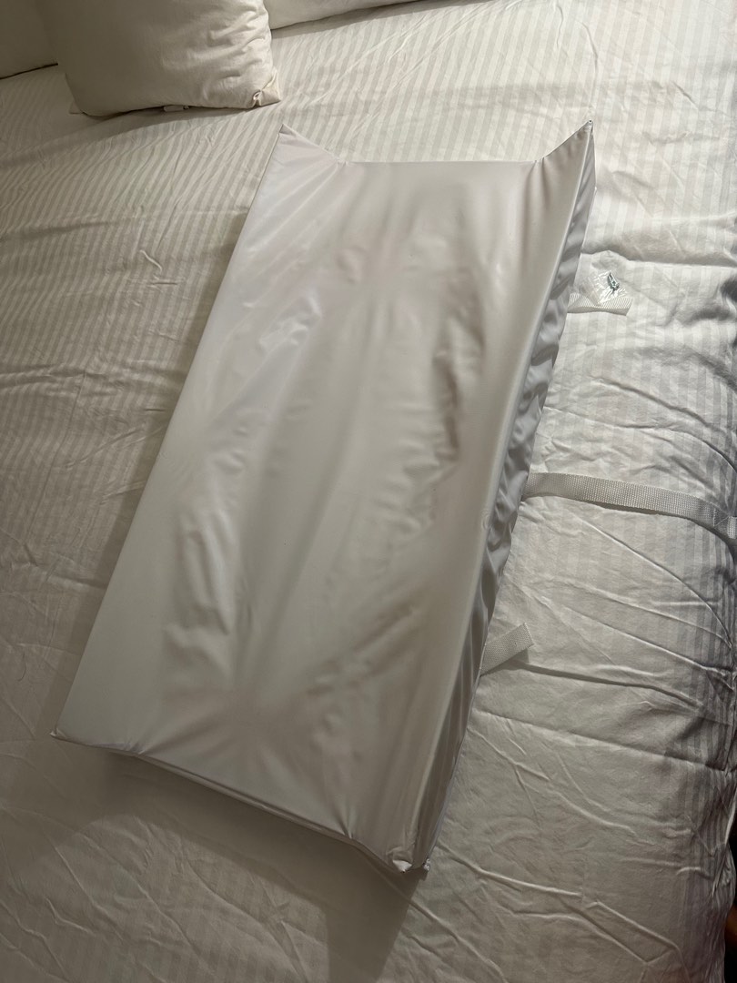 Munchkin secure grip Changing table pad, Babies & Kids, Baby Nursery