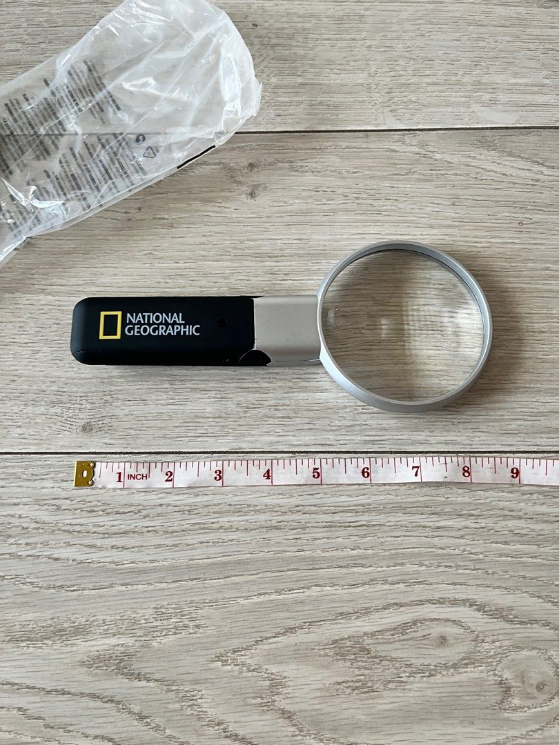National Geographic Magnifying Glass with LED lights, Hobbies & Toys