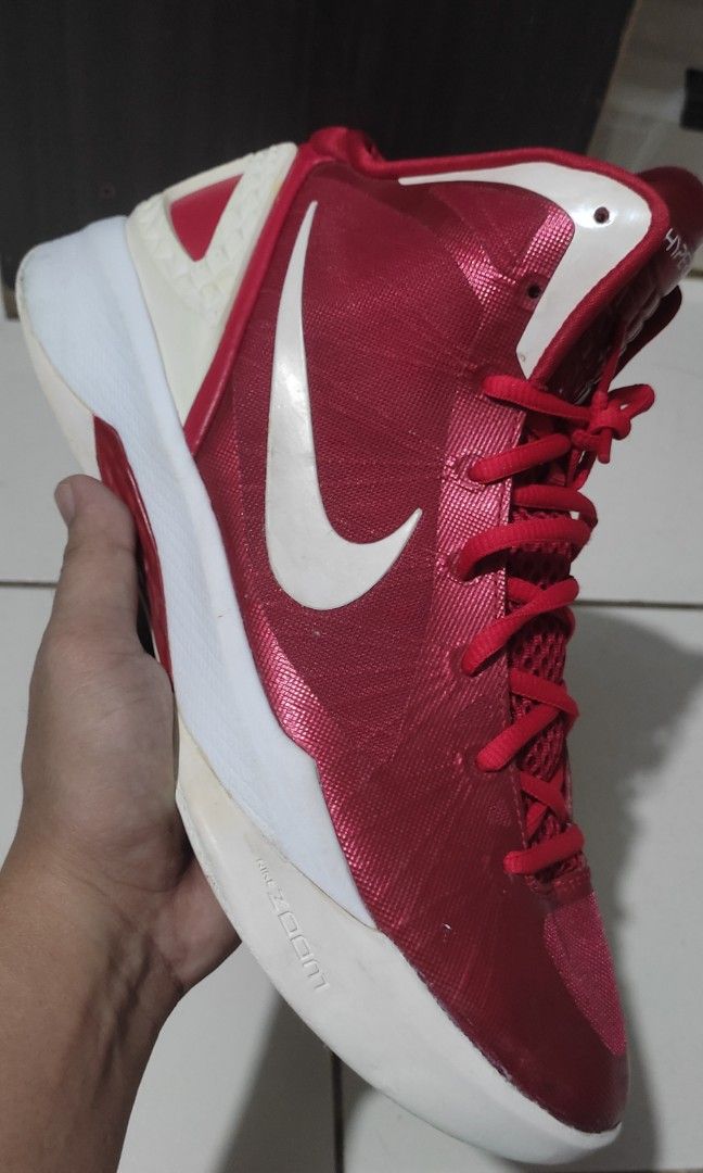 Hyperdunk red store