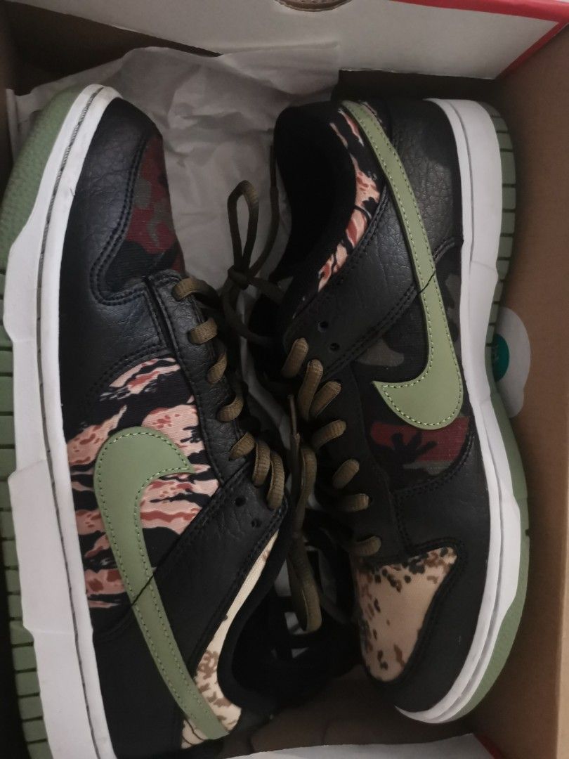 Nike MultiCamo dunks olive black us9.5 Men s Fashion Footwear