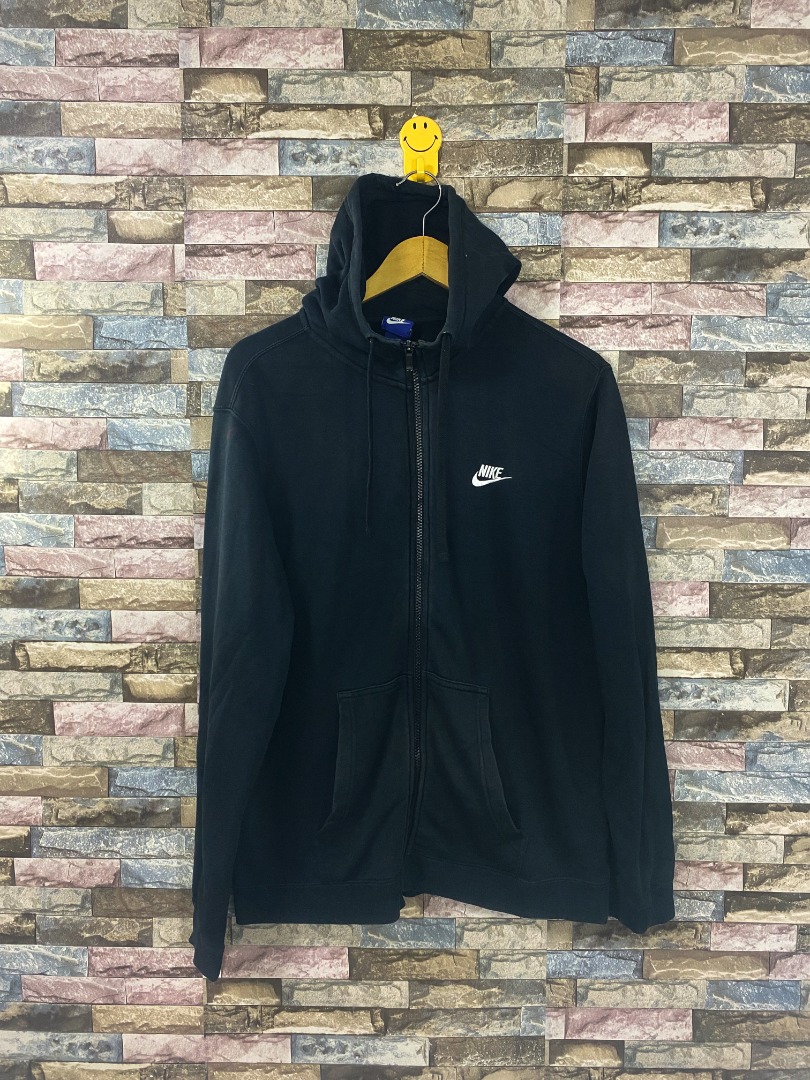 backwards nike swoosh