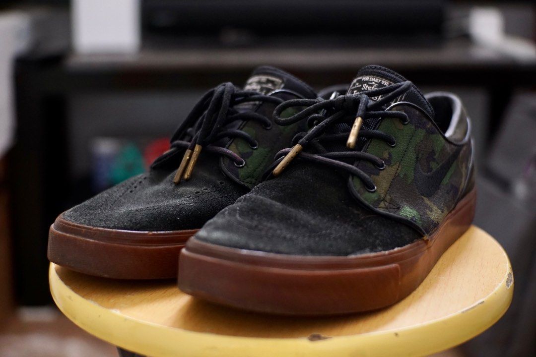 Nike janoski camo top