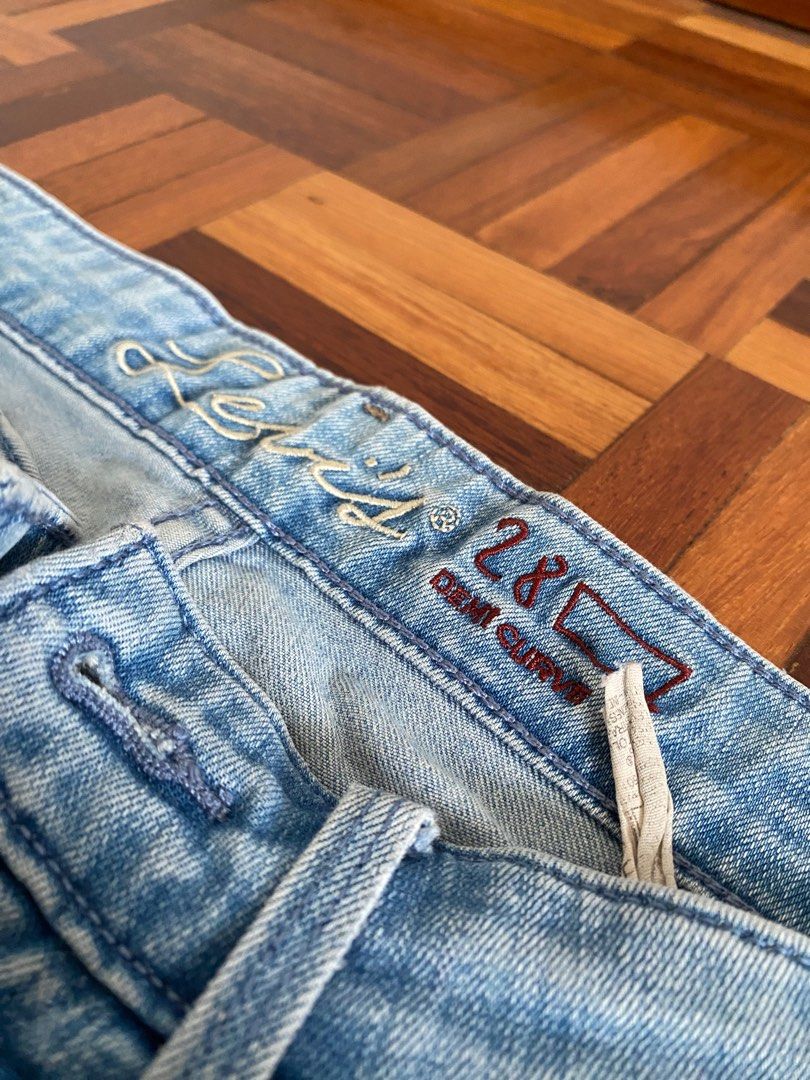 Original Levi's Demi Curve Straight Cut Jeans, Women's Fashion, Bottoms,  Jeans & Leggings on Carousell