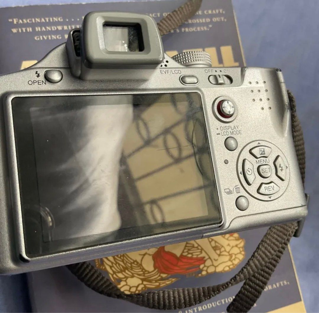 Panasonic Lumix DMCFZ7, Photography, Cameras on Carousell