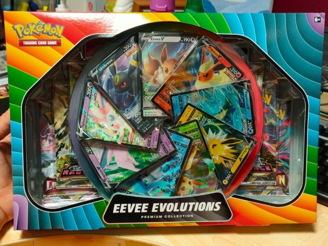Pokémon TCG: Eevee Evolutions Premium Collection