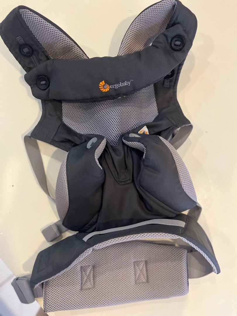 Preloved ergobaby 360 4 position baby carrier Babies Kids