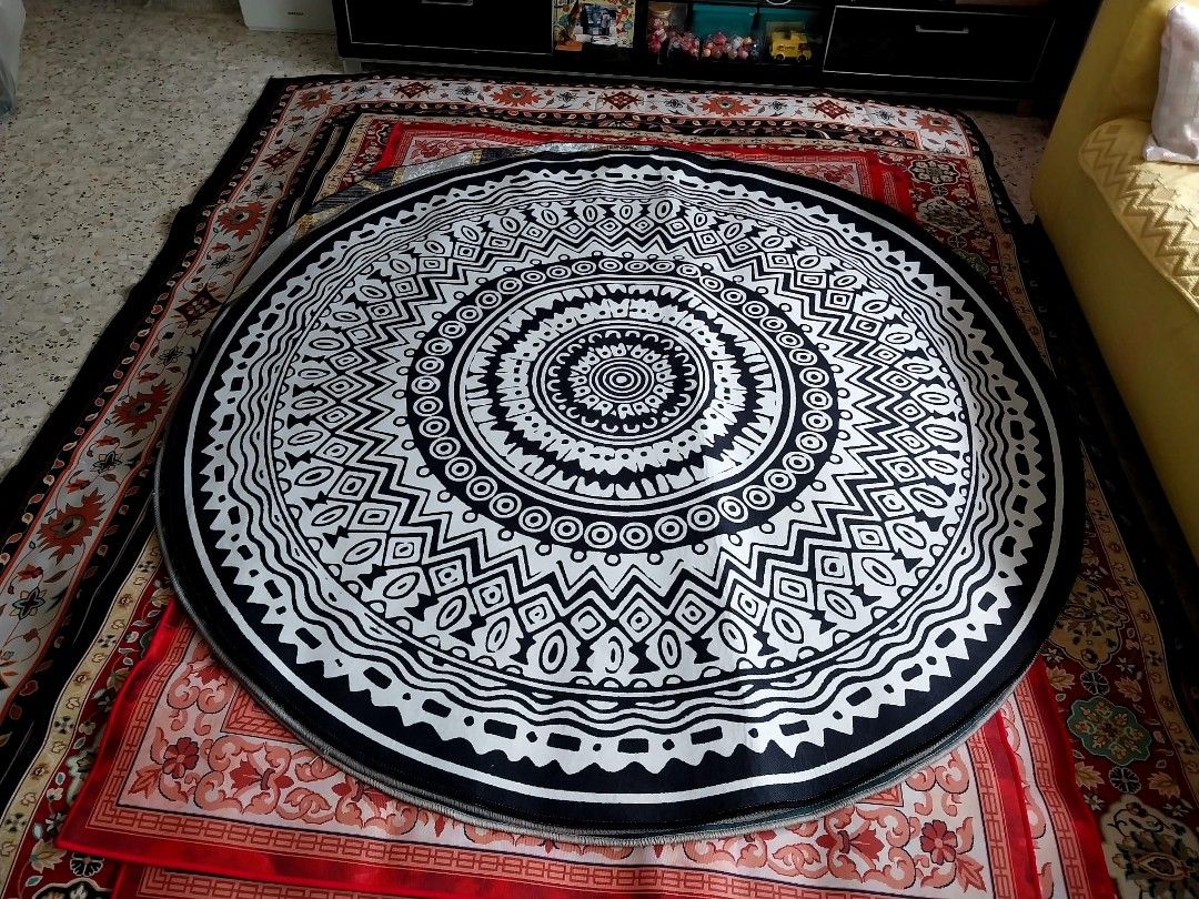 Round Carpet, Furniture & Home Living, Home Decor, Carpets, Mats