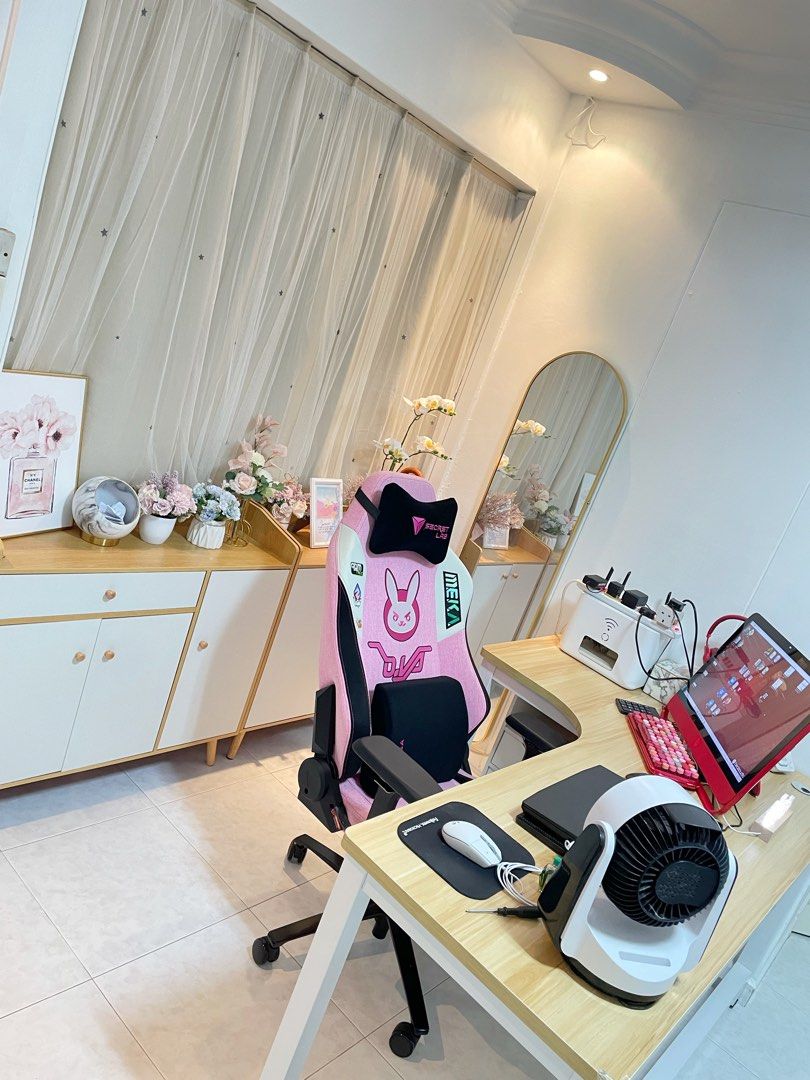 Secretlab omega best sale pink