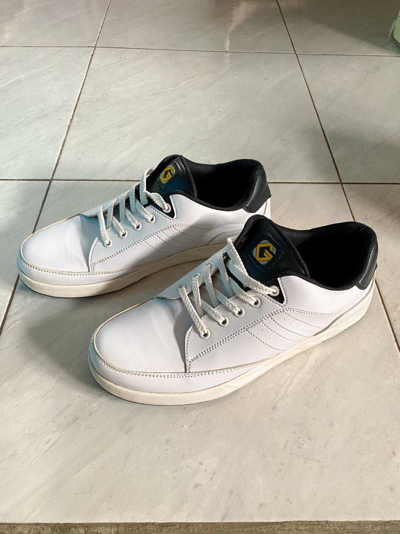 Sneaker putih cheap brand lokal