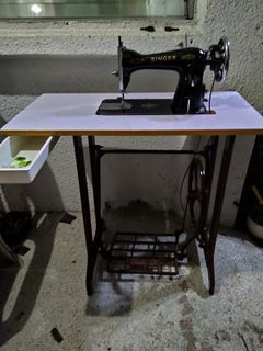 Singer house hold sewing machine