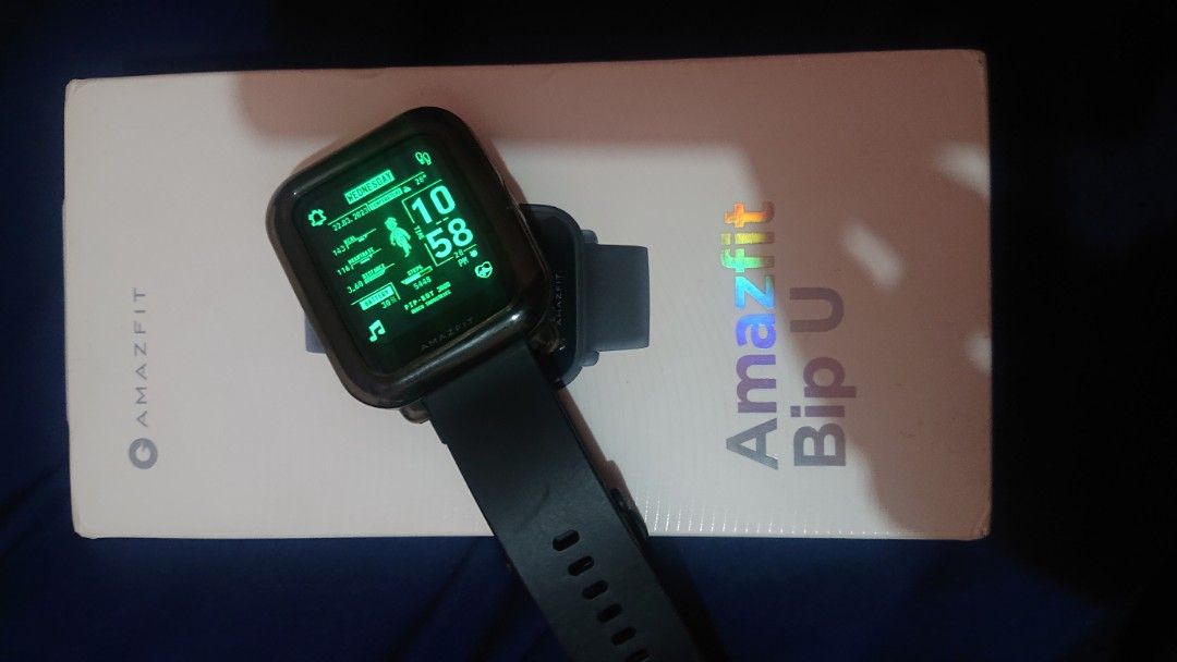 Amazfit bip vs best sale noise colorfit nav