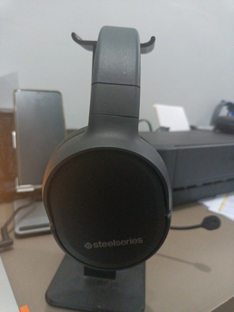 Steelseries Arctis 1 wireless gaming headset (Category: Headphones & Headsets) located in Manila. Submitted by metime4everyjuan (Listing ID 1223124474, Image 3). Description: Price: ₱3500 (negotiable) inclusion: headset, complete accessories, bonus heavy duty headset stand flaws: worn out leather ARCTIS 1 WIRELESS 4-in-1 Wireless Gaming Headset Ultra-low latency lossless wireless for PC, PlayStation, Nintendo Switch, and Android Discord-certified