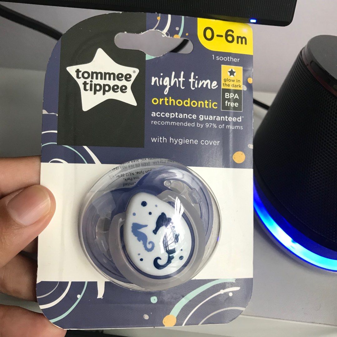 Tommee Tippee Pacifier 06mths Glow in the Dark, Babies & Kids, Nursing & Feeding, Soothers