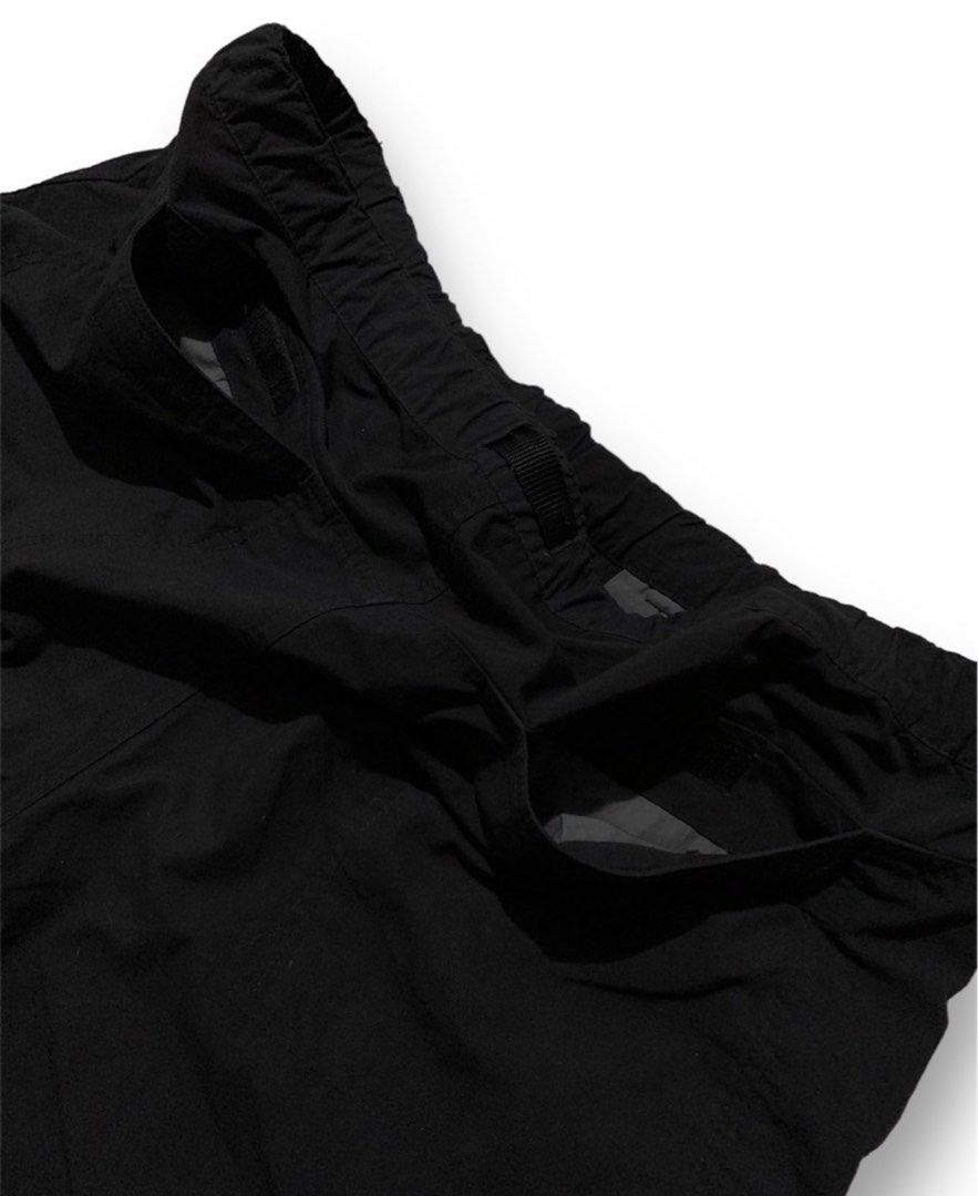 Uniqlo nylon short pants, Fesyen Pria, Pakaian , Bawahan di Carousell