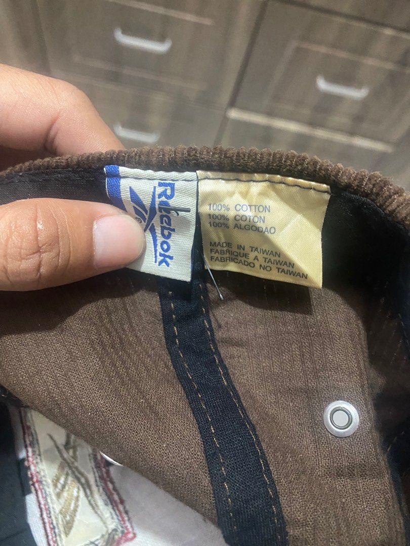 VINTAGE REEBOK CORD CHOCO BROWN (Category: Caps & Hats) located in Dumaguete. Submitted by khheenz30-28627 (Listing ID 1223127042, Image 3). Description: VINTAGE CORD CHOCO BROWN REEBOK CAP EXCELLENT CONDITION.