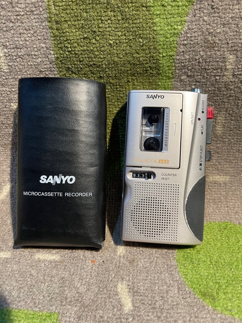 Vintage Sanyo Microcassette Recorder with leather case NO ISSUE LIKE