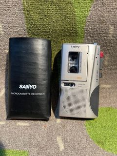 Vintage Sanyo Microcassette Recorder with leather case NO ISSUE LIKE NEW not Sony Aiwa Panasonic