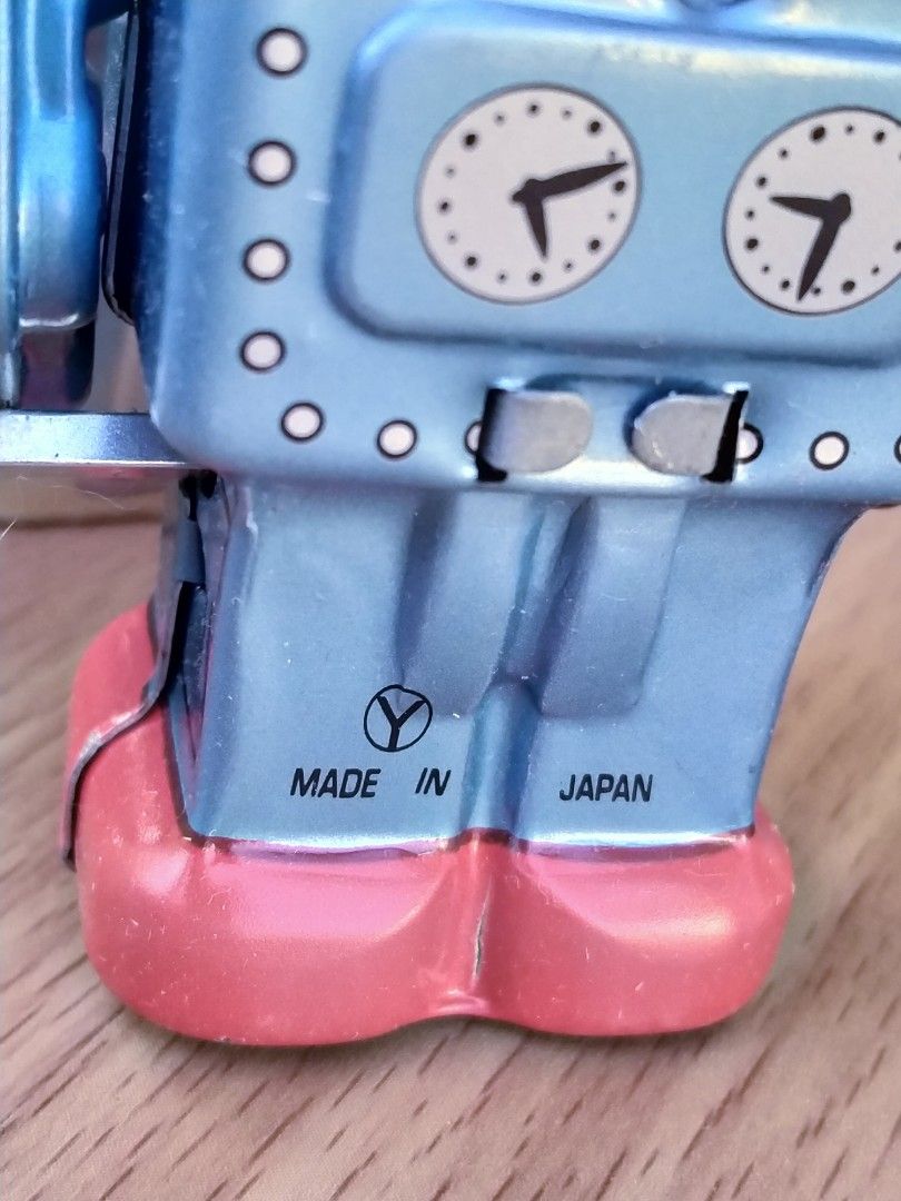 Vintage Tin Robot "Chibi-kun" (Category: Vintage Collectibles) located in Muntinlupa City. Submitted by prime_finder (Listing ID 1223072228, Image 3). Description: Vintage Tin Robot Chibi-kun 🤖 working with box made in Japan naglalakad de-susi.