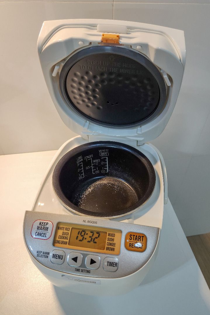ZOJIRUSHI RICE COOKER NLBGQ05, TV & Home Appliances, Kitchen