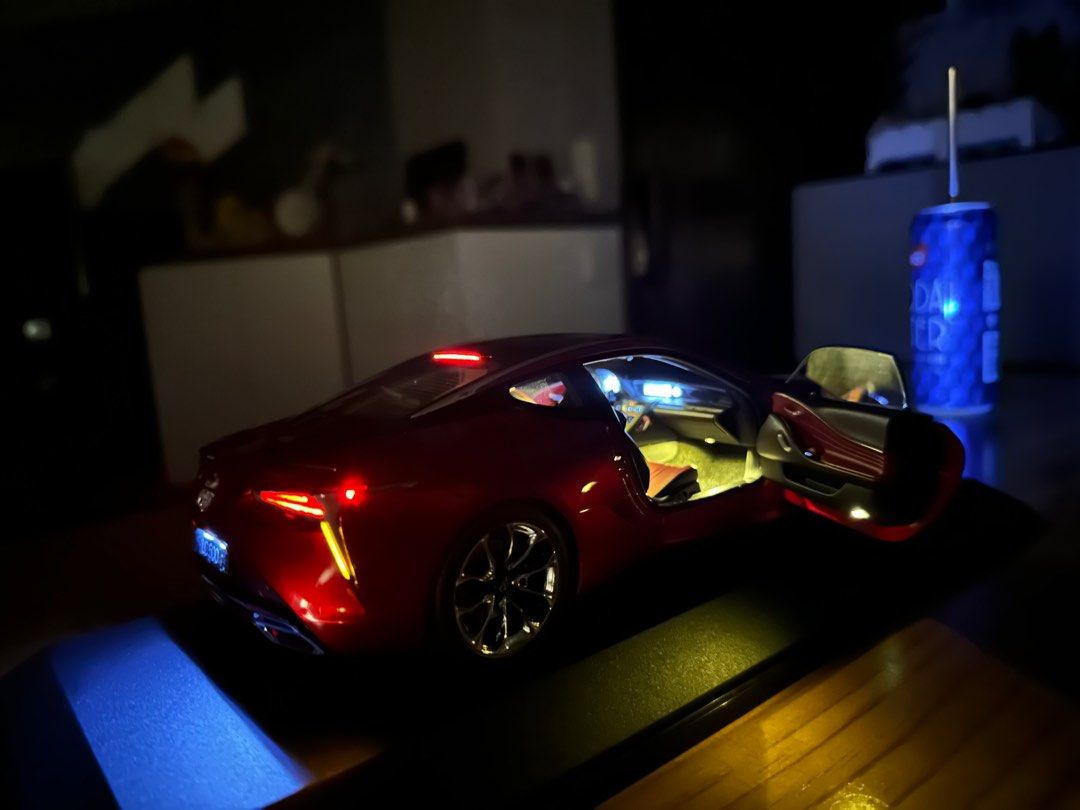 1/18 AutoArt Lexus LC500全改LED, 興趣及遊戲, 玩具& 遊戲類- Carousell