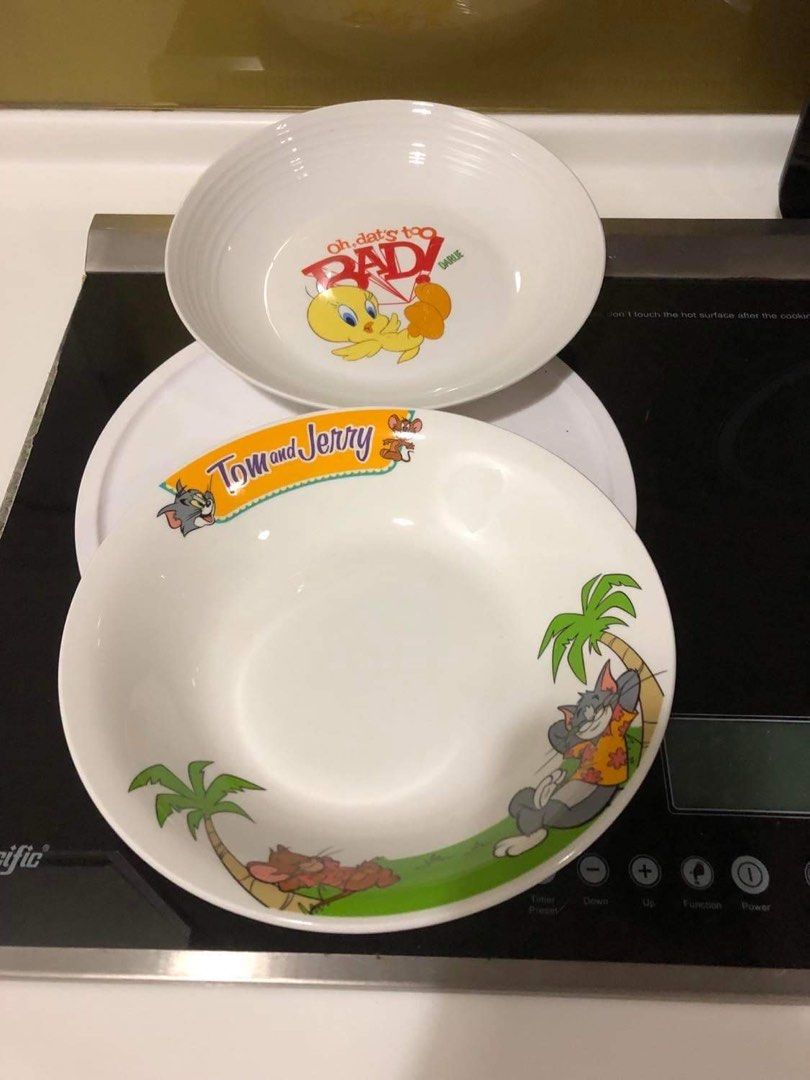 2pcs Cartoon Plates 9.5” Looney Tunes Tweety & Tom & Jerry Dinnerware