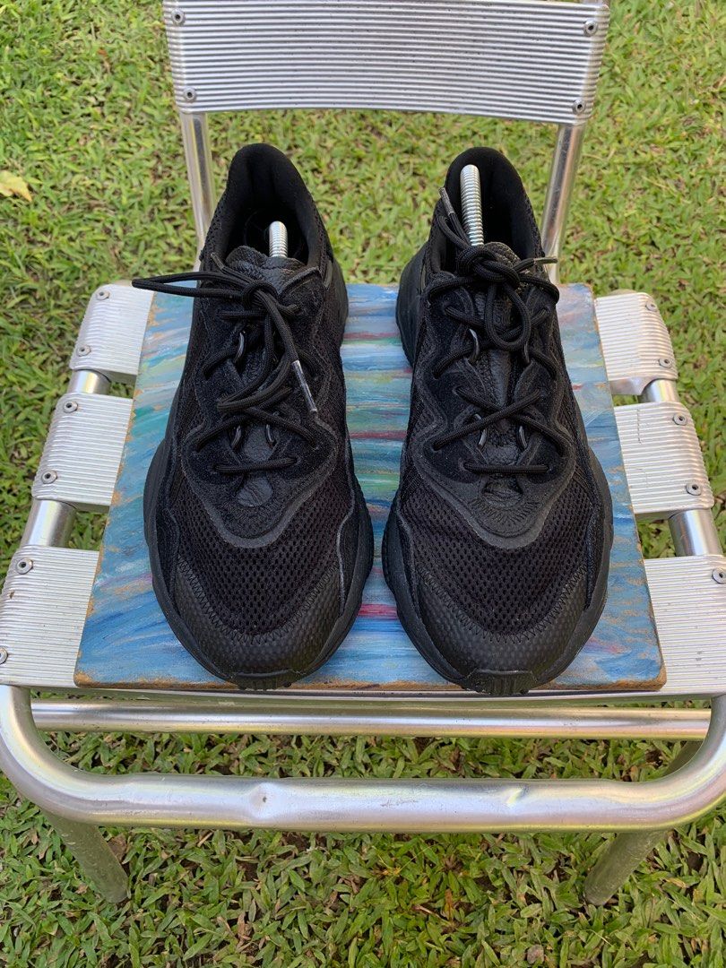 yeezy ozweego black
