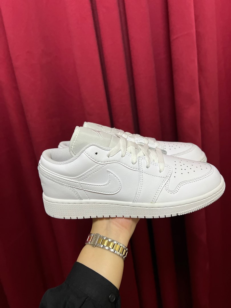 womens air jordan 1 triple white