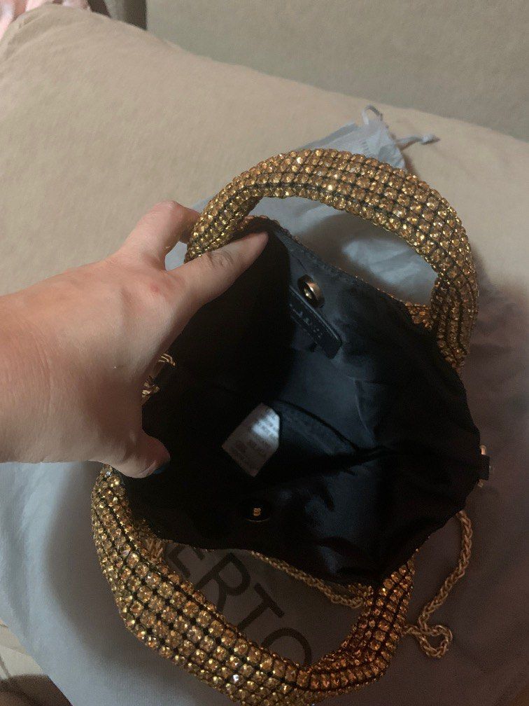 Albertos crystal bag (Category: Luxury Bags & Wallets) located in San Juan City. Submitted by ywkly (Listing ID 1223328419, Image 3). Description: Orig prize 5000.